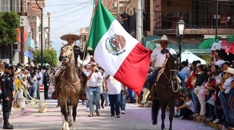 Desfile Conmemorativo: 215 Años de Independencia de México