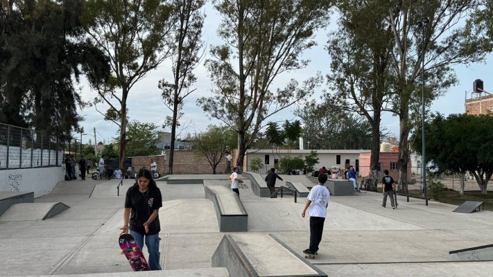 Go_Skateboarding_02